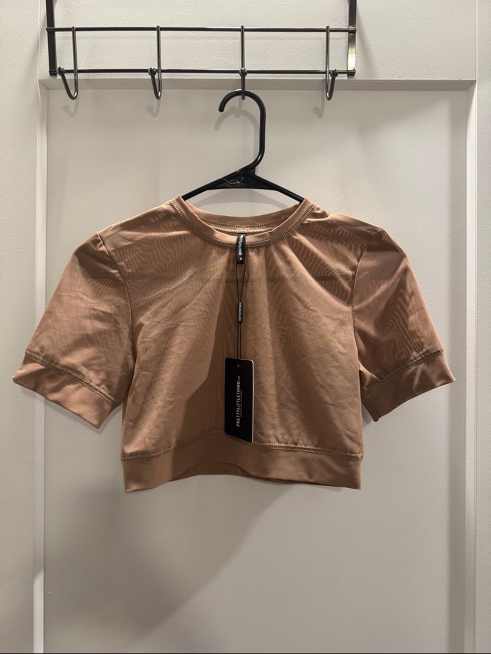 PrettyLittleThing Taupe Cropped Short Sleeve Crew Top